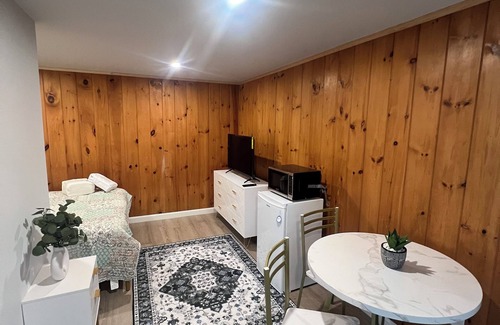 Boothbay Hotel | More then a Motel With Garden , Renovated Rooms at heart of Boothbay
