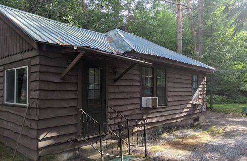 Ray Brook Cabin | Moreno's Cottages Cabin #10 -2 Bed/2 Bath Adirondack 4 season Cabin in the pines