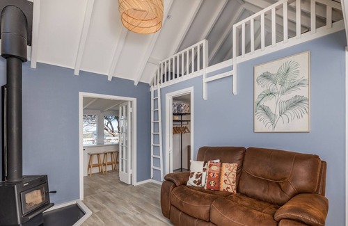Te Tii House | Morepork Cottage with Award Winning Sea Views