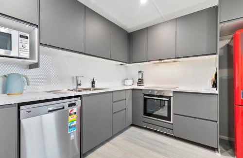 Beachmere Apartment | Moreton Views!