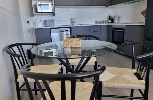 Beachmere Apartment | Moreton Views!