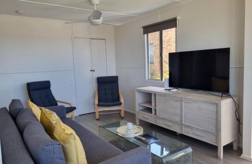 Beachmere Apartment | Moreton Views!