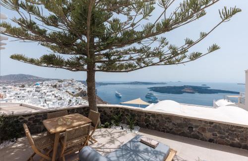 Firostefani Apartment | Morfes Luxury Suites by Caldera Houses