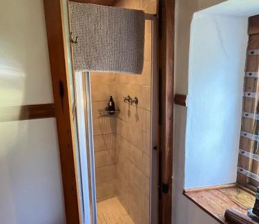 Bathurst House | Morley House - Charming 1820 Settlers Cottage