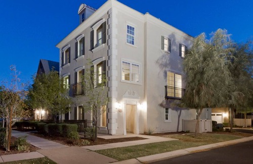 Val Vista Classic House | Morning Glory 3 BR by Casago