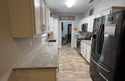 Longview House | Morning GlorynFantastic 3-bedroom in Longview. Just 8.9 miles to Longview Mall