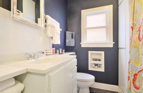 Barton Heights House | Moroccan-Inspired Retreat in SoLa -- Walk to Downtown Sleeps 6