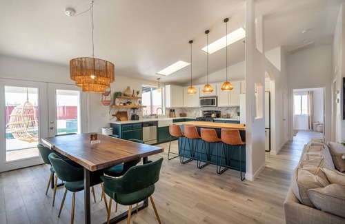 Joshua Tree House | Moroccan Oasis/3br + Yoga/Sound Bath Room + Pool/Spa, close to National Park