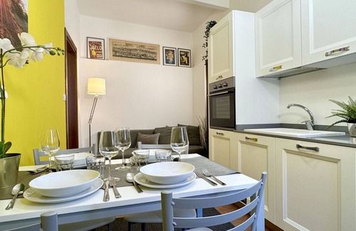 Castello Apartment | Morosina Canal View (500m from S.Mark's Square)