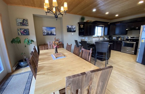 Fairways Ski Chalet | Morrisey Chalet At Sun Peaks: Stunning Mountain Home In Pristine Setting!
