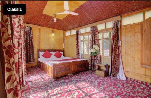 Brein Hotel | Mossess Retreat Group Of Houseboats