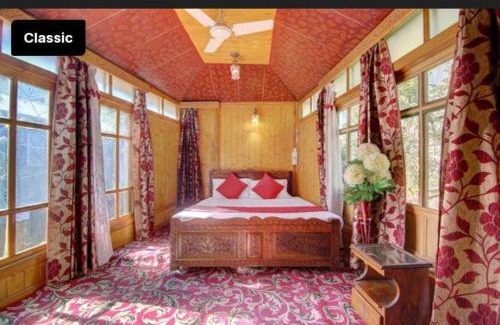 Brein Hotel | Mossess Retreat Group Of Houseboats