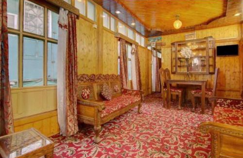 Brein Hotel | Mossess Retreat Group Of Houseboats