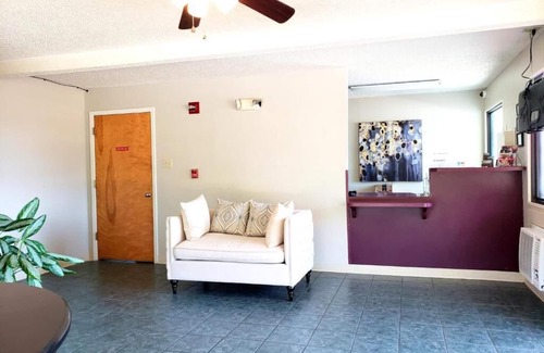 Calhoun Hotel | Motel 103