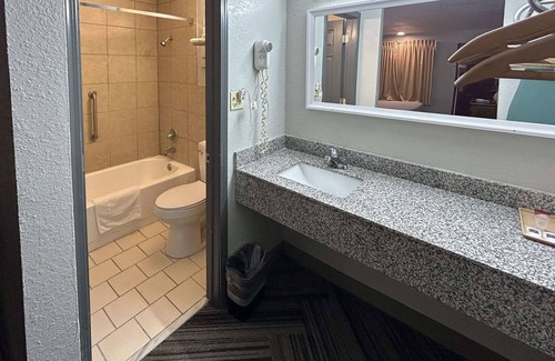 Ada Hotel | Motel 6 Ada, OK