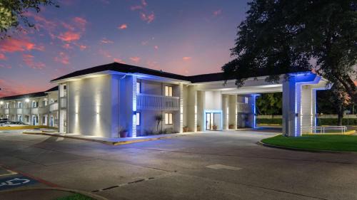 Addison Hotel | Motel 6-Addison, TX - Dallas