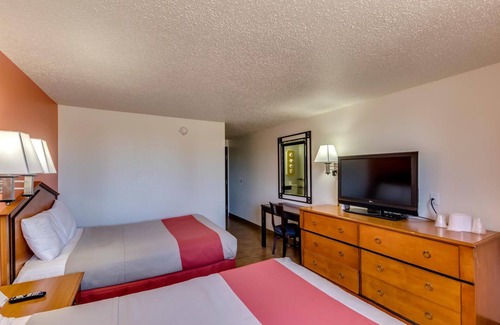 Albert Lea Hotel | Motel 6 Albert Lea, MN