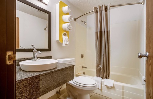 Albert Lea Hotel | Motel 6 Albert Lea, MN