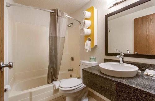 Albert Lea Hotel | Motel 6 Albert Lea, MN
