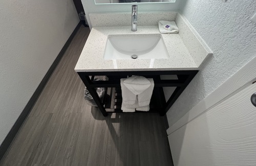 Altoona Hotel | Motel 6 Altoona, IA - Des Moines East