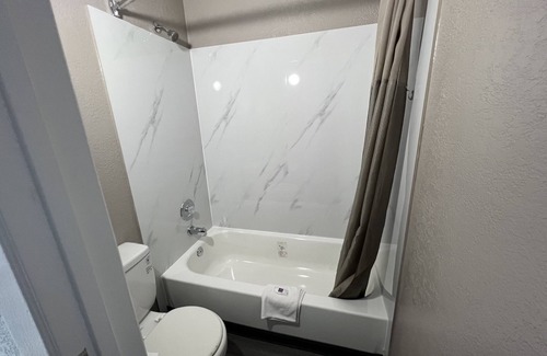Altoona Hotel | Motel 6 Altoona, IA - Des Moines East