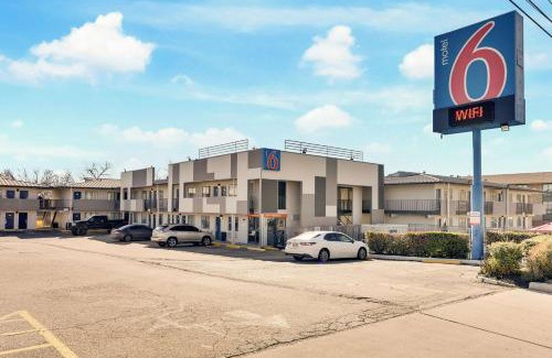 Parker Lane Hotel | Motel 6-Austin, TX - Airport - South