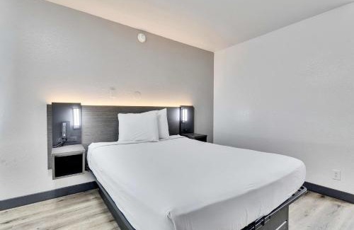 Parker Lane Hotel | Motel 6-Austin, TX - Airport - South
