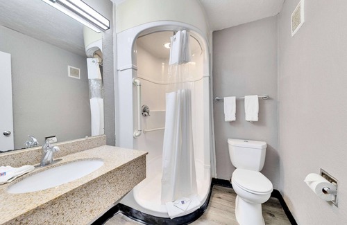 Parker Lane Hotel | Motel 6 Austin, TX - Airport - South