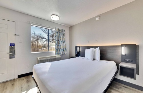 Parker Lane Hotel | Motel 6 Austin, TX - Airport - South