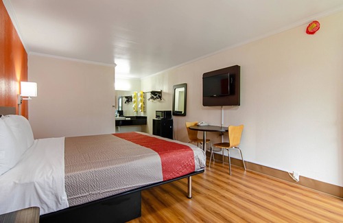 Bay Minette Hotel | Motel 6 Bay Minette, AL