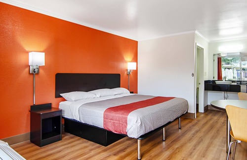 Bay Minette Hotel | Motel 6 Bay Minette, AL
