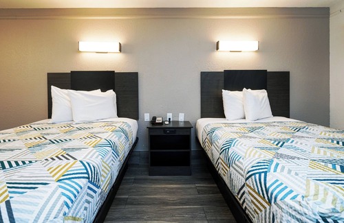 Baytown Hotel | Motel 6 Baytown, TX - Garth Rd