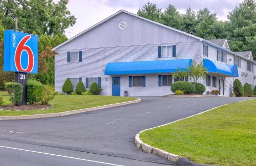 Bethel Hotel | Motel 6 Bethel, CT - Danbury