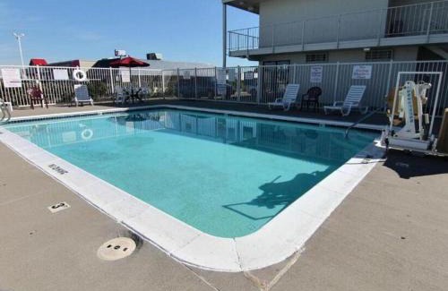 Bismarck Hotel | Motel 6-Bismarck, ND