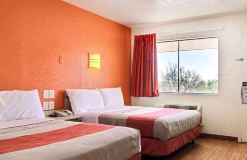 Bismarck Hotel | Motel 6-Bismarck, ND