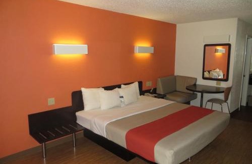Boerne Hotel | Motel 6-Boerne, TX