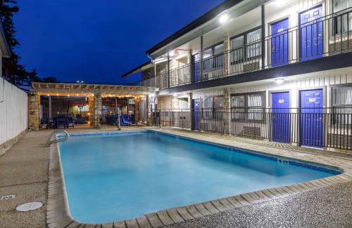 Boerne Hotel | Motel 6-Boerne, TX