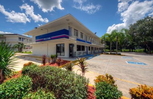 Bradenton Hotel | Motel 6-Bradenton, FL