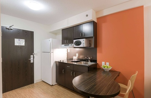 Brandon Hotel | Motel 6 Brandon, MB