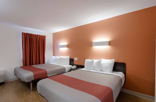 Brandon Hotel | Motel 6 Brandon, MB