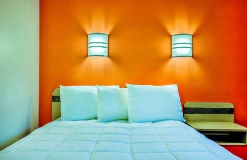 Burlington Hotel | Motel 6-Burlington, ON - Toronto West - Oakville