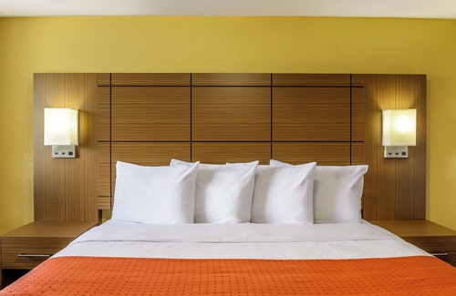 Campbellford Hotel | Motel 6 Campbellford, ON