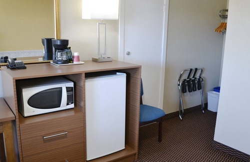 Campbellford Hotel | Motel 6 Campbellford, ON