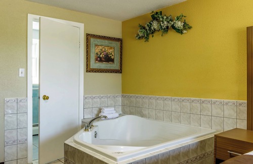 Campbellford Hotel | Motel 6 Campbellford, ON