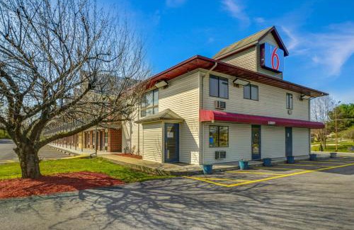 Carlisle Hotel | Motel 6 Carlisle, PA - Cumberland Valley