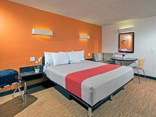 Harbor Hotel | Motel 6-Carson, CA
