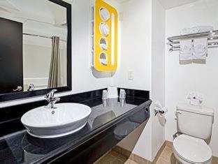 Harbor Hotel | Motel 6-Carson, CA