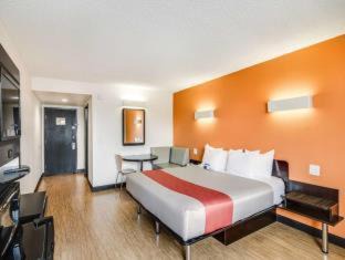 Harbor Hotel | Motel 6-Carson, CA