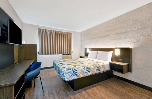 Southwest Area Hotel | Motel 6 Cedar Rapids, IA - Airport