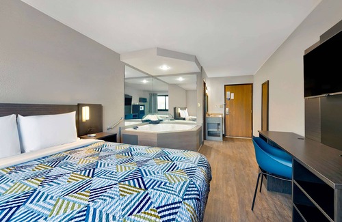 Southwest Area Hotel | Motel 6 Cedar Rapids, IA - Airport